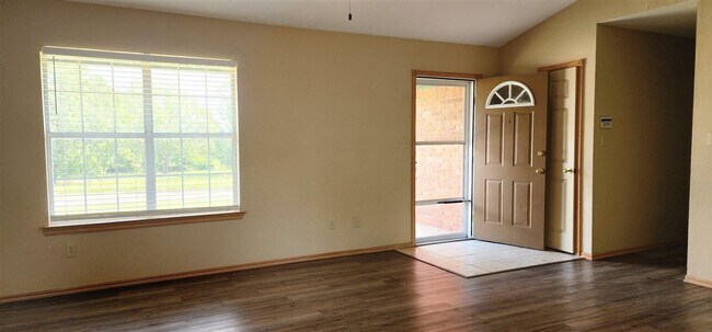 Foto del edificio - 6840 NW Willow Springs Dr