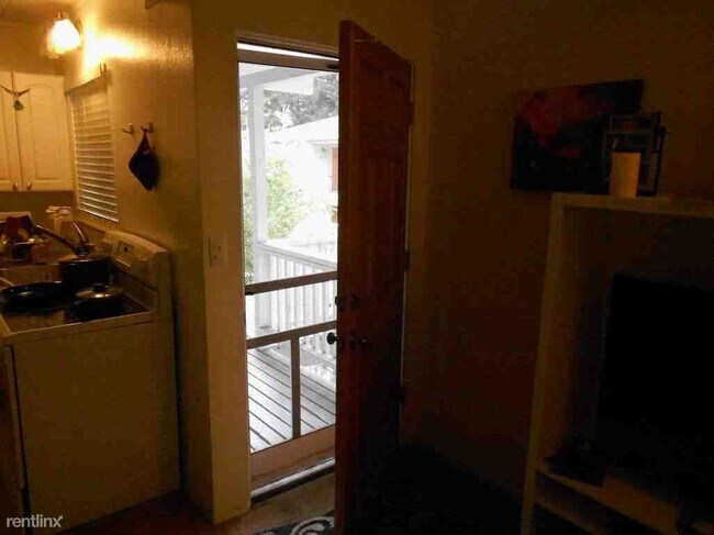 Building Photo - 1 br, 1 bath 4plex - Alma Street Apartments