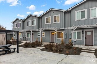 Building Photo - 1156 W Ivywild St