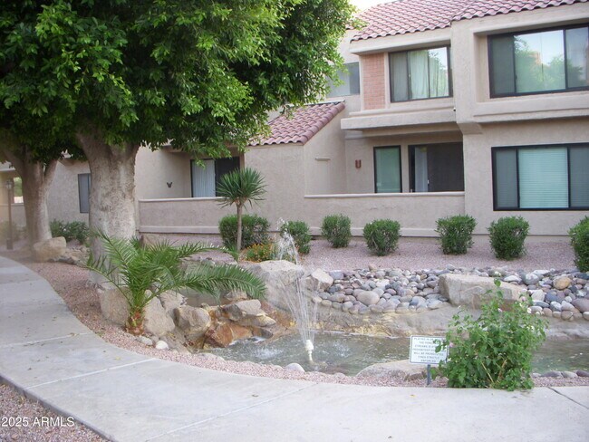 Foto del edificio - 10115 E Mountain View Rd