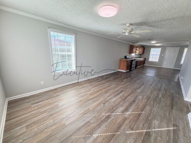 Foto del edificio - Freshly Updated 2BR Home with Large Yard