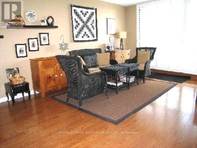 Building Photo - 820 Burnhamthorpe Rd