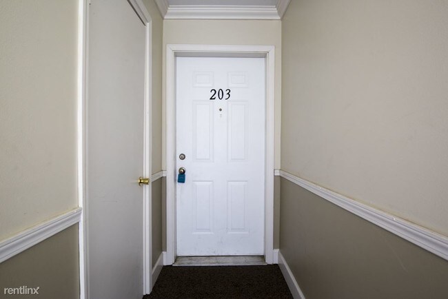 Building Photo - 2 br, 1 bath House - 11420 Canal Rd # 203