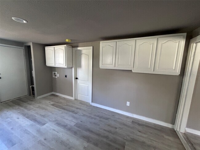 Foto del edificio - 5734 Grant Ave