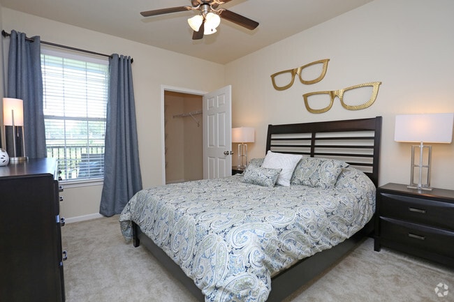 1 Br, Bedroom - Stoneleigh on Major