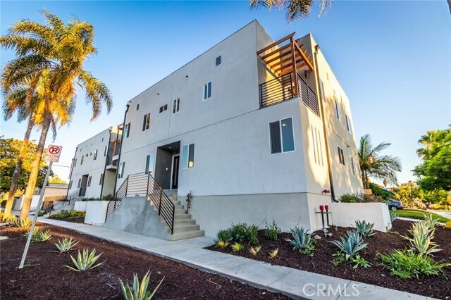 Foto del edificio - 5016 Pickford St