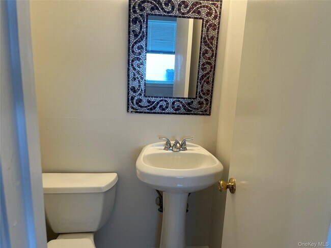 Building Photo - 92 Harbor Rd