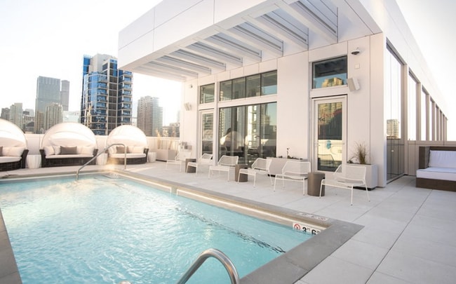 Building Photo - 114 W Chicago Ave