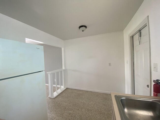 Building Photo - 595 Cinnamon Dr