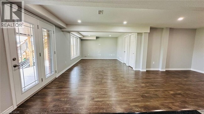 Building Photo - 373 Rivertrail Ave