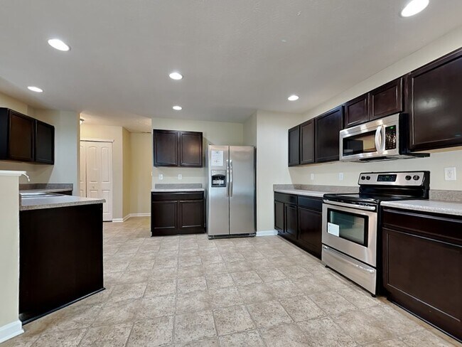 Building Photo - 7161 Lakeland Trails Blvd