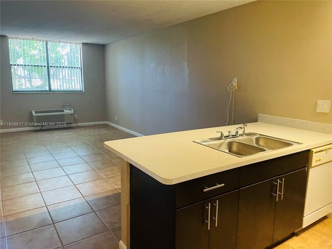 Foto del edificio - 2401 Riverside Dr