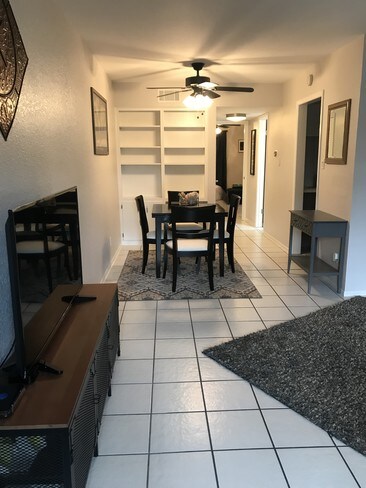 Foto del edificio - 2425 Ashdale Dr