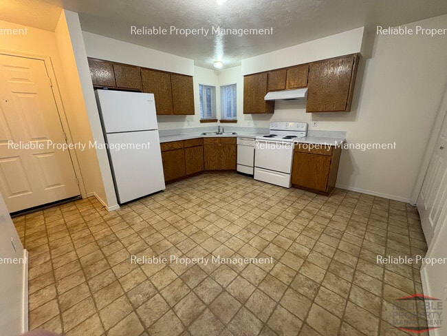 Building Photo - 2153 Stace St