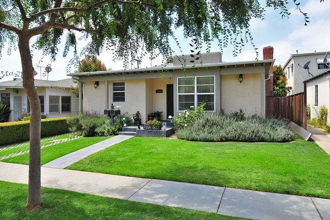 California Bungalow - 1622 Franklin St