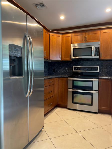 Building Photo - 1610-1614 NE 11th Ave