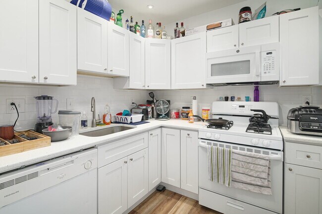 Building Photo - 627 S 42nd St