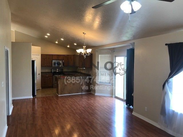 Foto del edificio - 1919 N Sego Lilly Dr