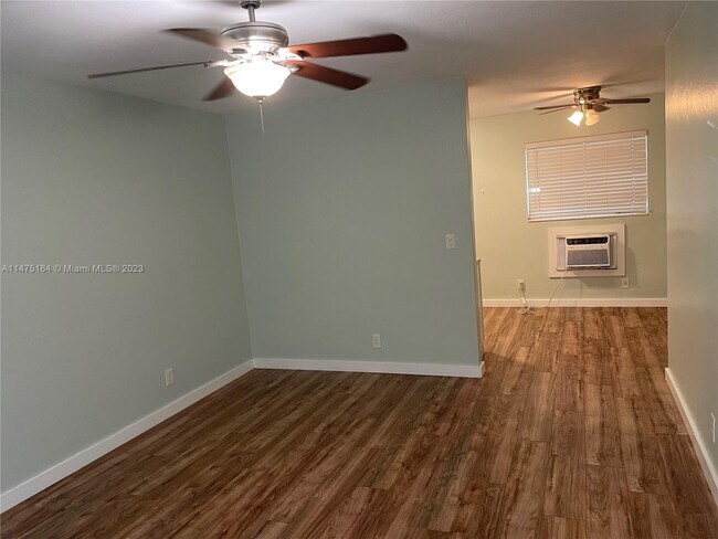 Building Photo - 411 SW 11th Ave