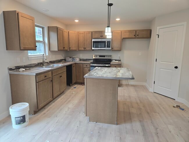 Building Photo - 3960 Clydesdale Dr