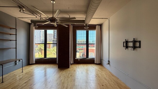 Building Photo - Amazing Urban  Live/Work StudioLoft in the...