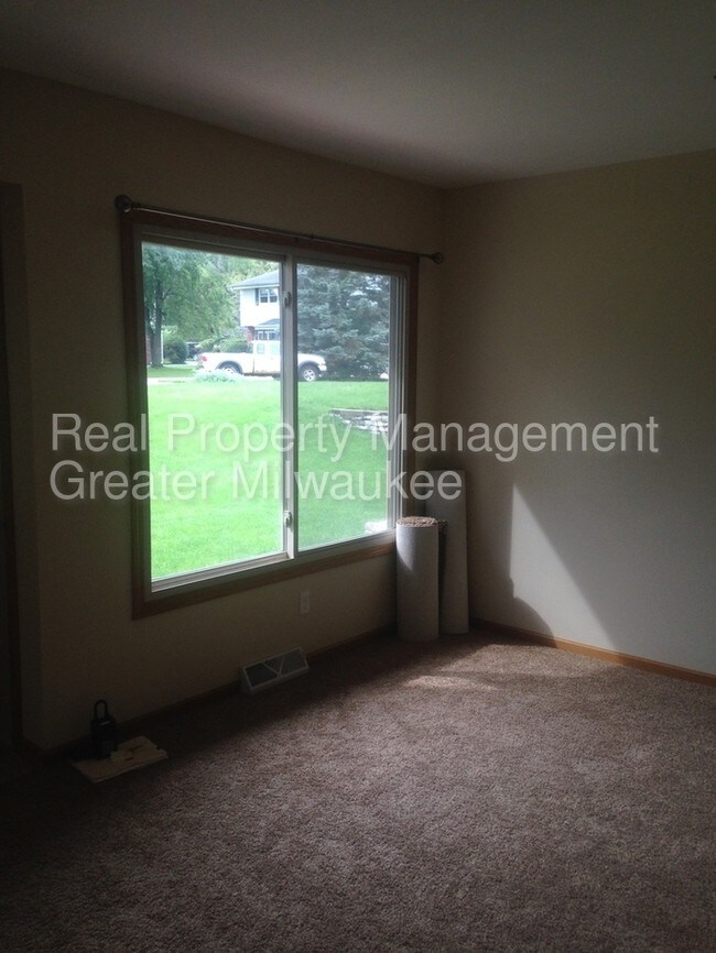 Building Photo - 145 Ridge Ct