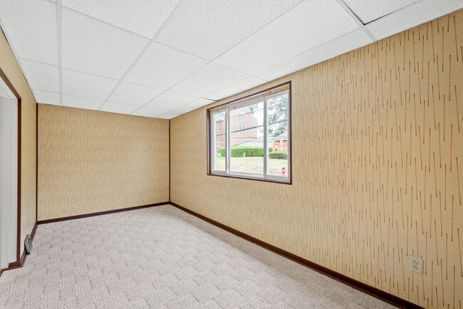 Building Photo - 2720 Churchview Avenue