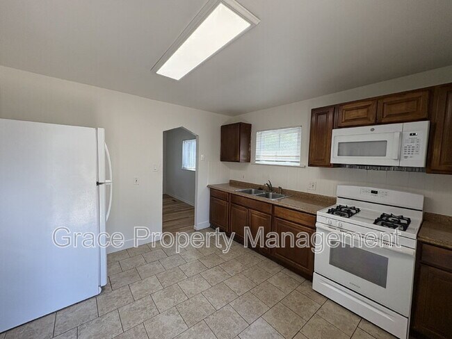 Foto del edificio - 1481 S Meade St