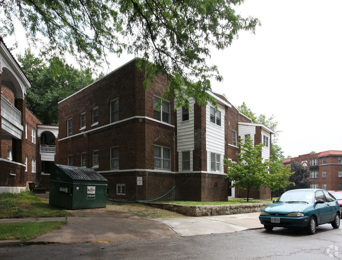 Building Photo - 900 E 28th St