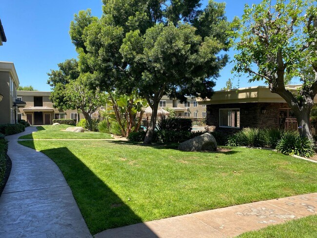 Foto del edificio - Stonemark on Avocado 2nd Floor Unit