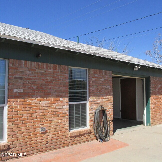Foto del edificio - 2933 Wedgewood Dr