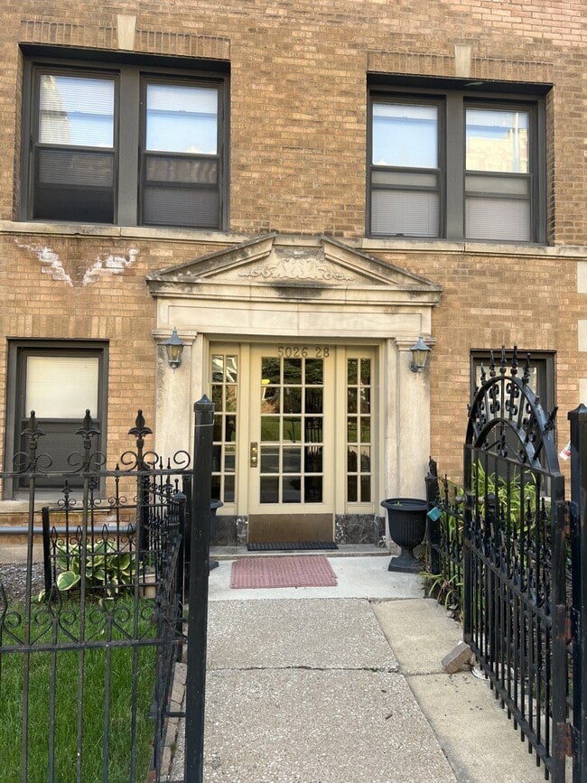Photo - 5026 W Carmen Ave (Chicago, IL) Apartment