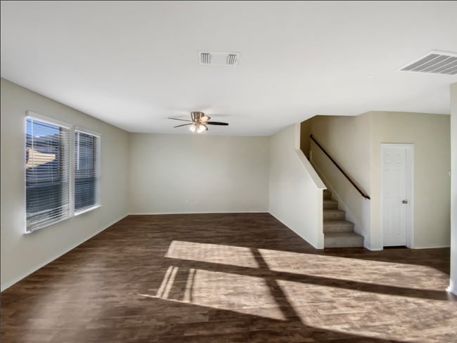 Foto del edificio - 325 Bedford Falls Ln