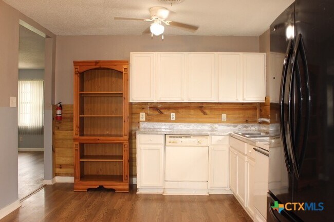 Building Photo - 409 Short Ave