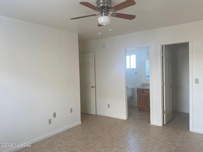 Building Photo - 247 S Cherry Ave