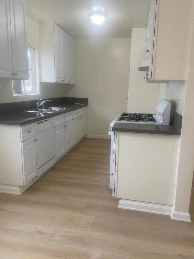 Foto del edificio - Lindley Garden Apartments