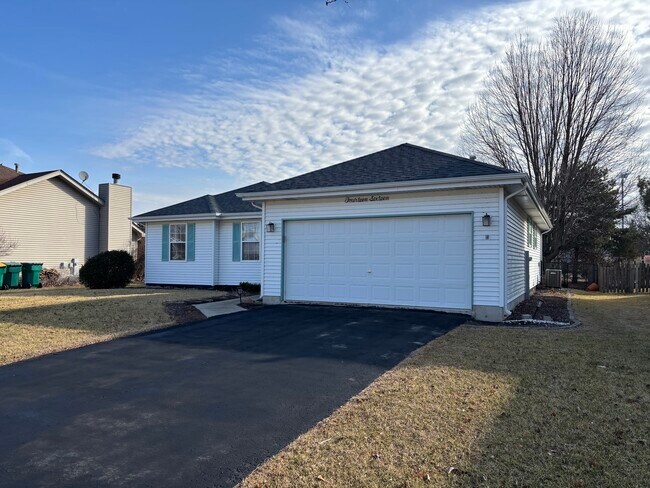 Building Photo - 1416 Finch Dr