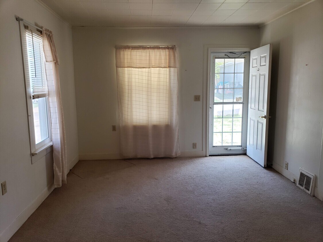 812 N 2nd Ave E, Newton, IA 50208 House Rental in Newton, IA