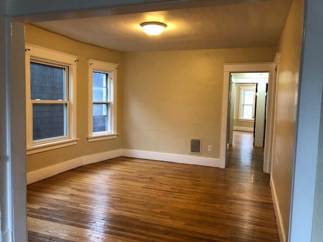 Building Photo - 102 Fairchild Pl