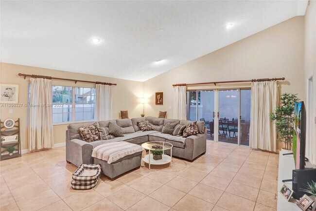 Foto del edificio - 4728 NW 103rd Ct