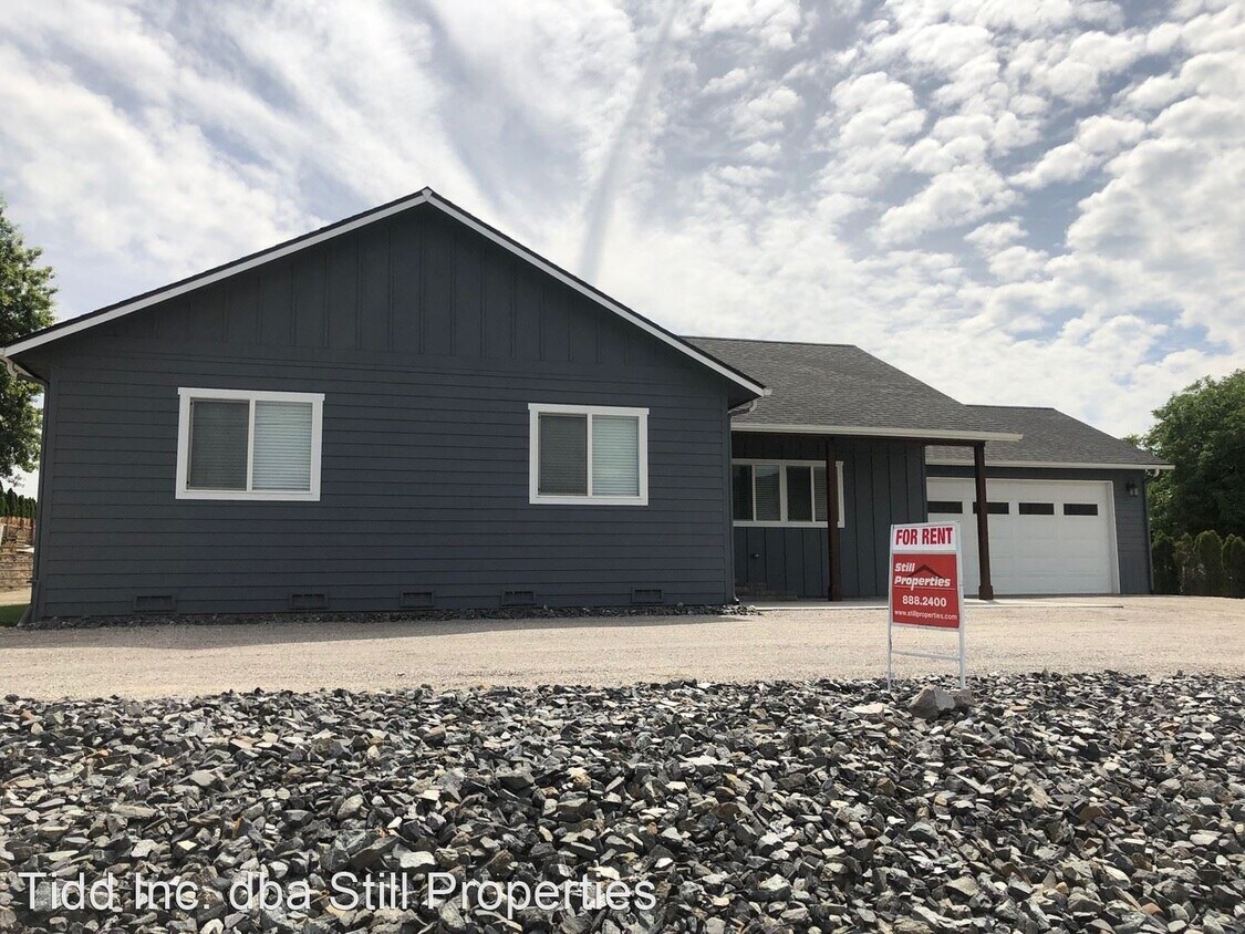 Foto principal - 4 br, 2.5 bath House - 698 S Lyle Ave.