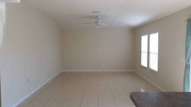 Building Photo - Stunning 3/2 home will not disappoint