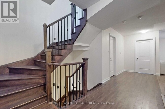 Building Photo - 8 Longshore Way