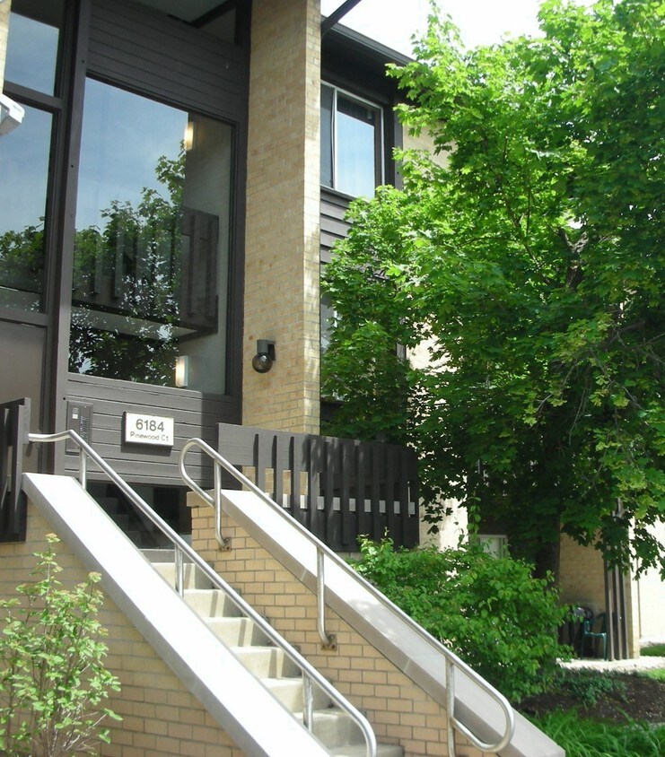 6184 Pinewood Ct, Willowbrook, IL 60527 Condo for Rent in Willowbrook