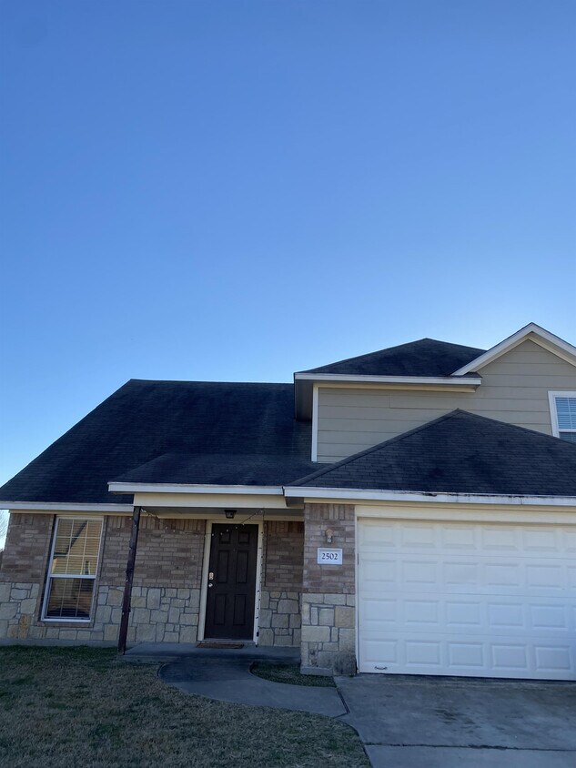 Primary Photo - 2502 Horse Shoe Dr