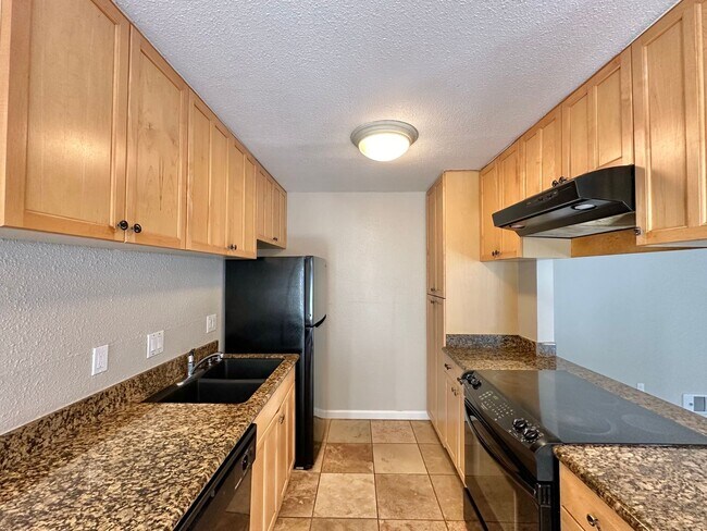 Foto del edificio - Beautifully Upgraded One Bedroom Condo with Central A/C!!