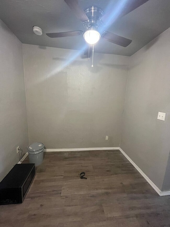 Foto del edificio - Cozy 1 Bed / 1 Bath Rear Home with Private Fenced Yard – Tulsa