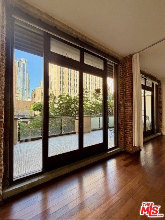 Foto del edificio - 460 S Spring St