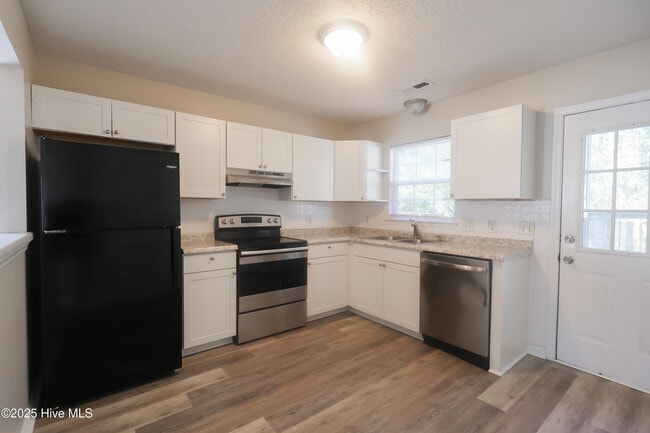 Building Photo - 1091 W Pueblo Dr