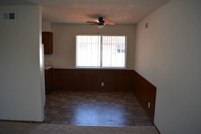 Building Photo - 686 Rebecca Way